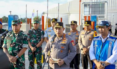 Persiapan-Pengamanan-Natal-Tahun-Baru,-Kapolri-dan-Panglima-TNI-Tinjau-Gerbang-Tol-Prambanan